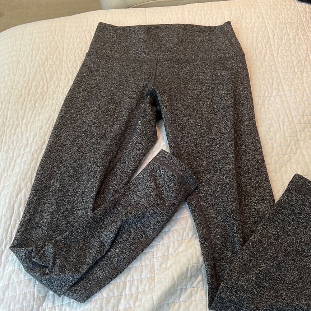Lululemon gray and white speckle leggings.  Size 8